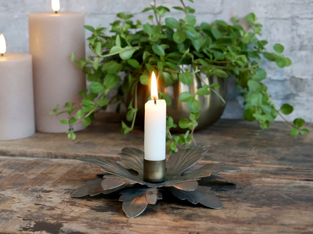 Flower candle holder