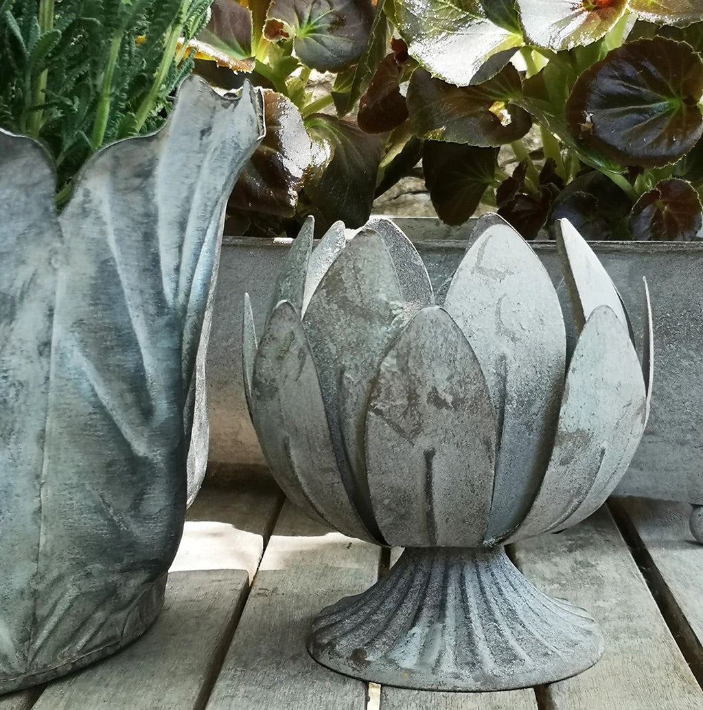 Laurel leaf tea light holder - stone finish